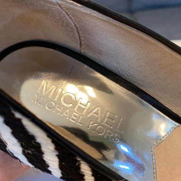 Michael Kors Calf Hair Zebra Print Women’s Round Toe Heels Size 6 - Picture 6 of 11